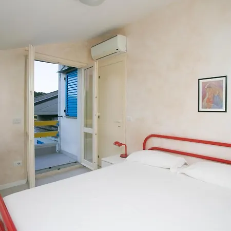 M254 - Marcelli, Bilocale Con Terrazzo A 200mt Dal Mare *